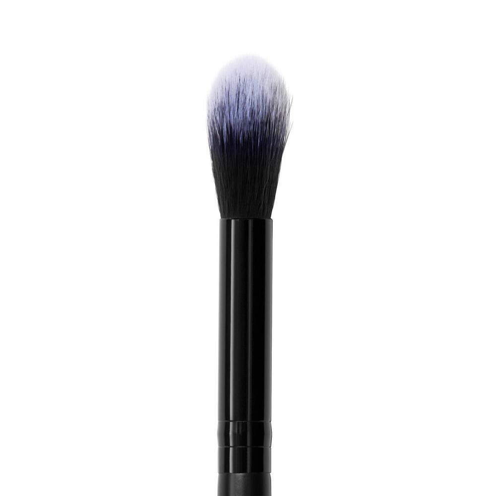 E.L.F. HIGH POINTS HIGHLIGHTER BRUSH (BROCHA AHUSADA PARA ILUMINADOR)